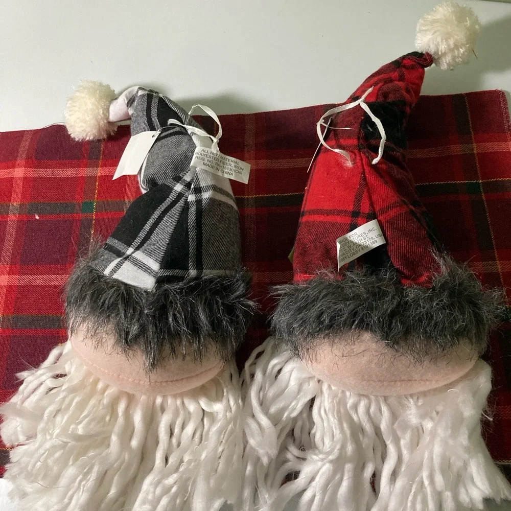 Festive Santa Pair with Red and Black Hats ornaments - Picture 2 of 4